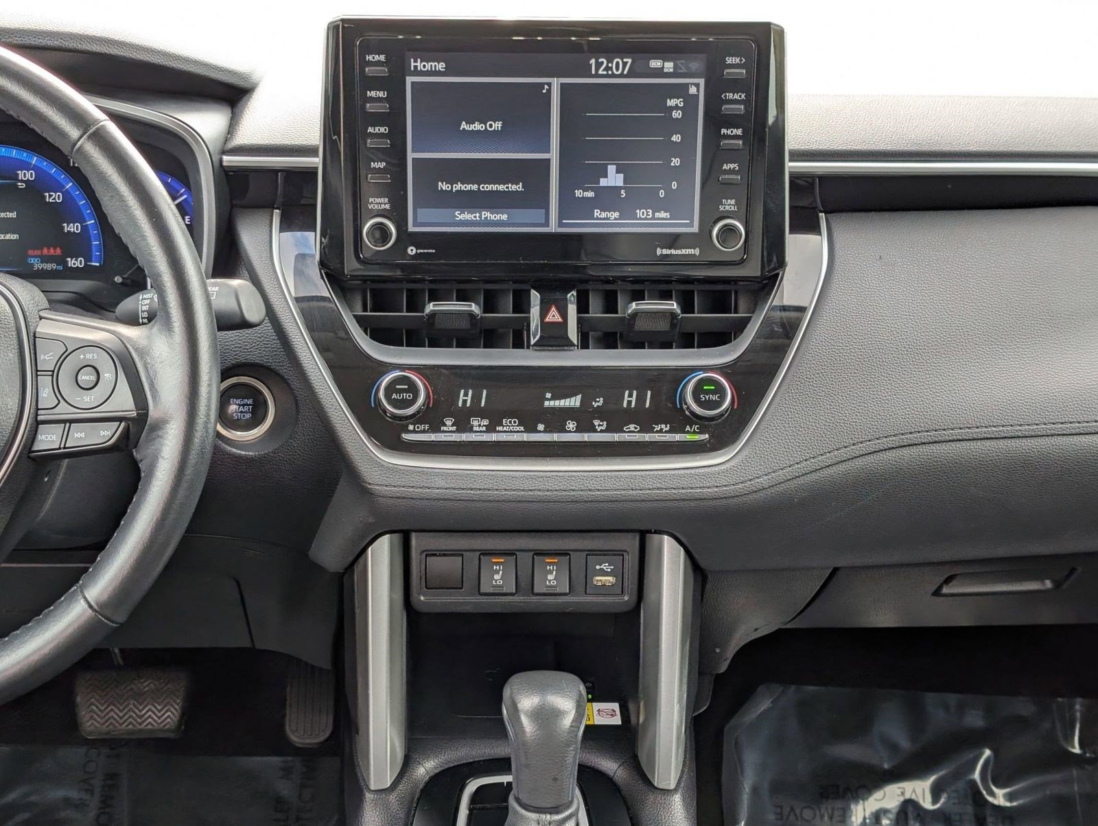 Used 2022 Toyota Corolla Cross XLE image 27