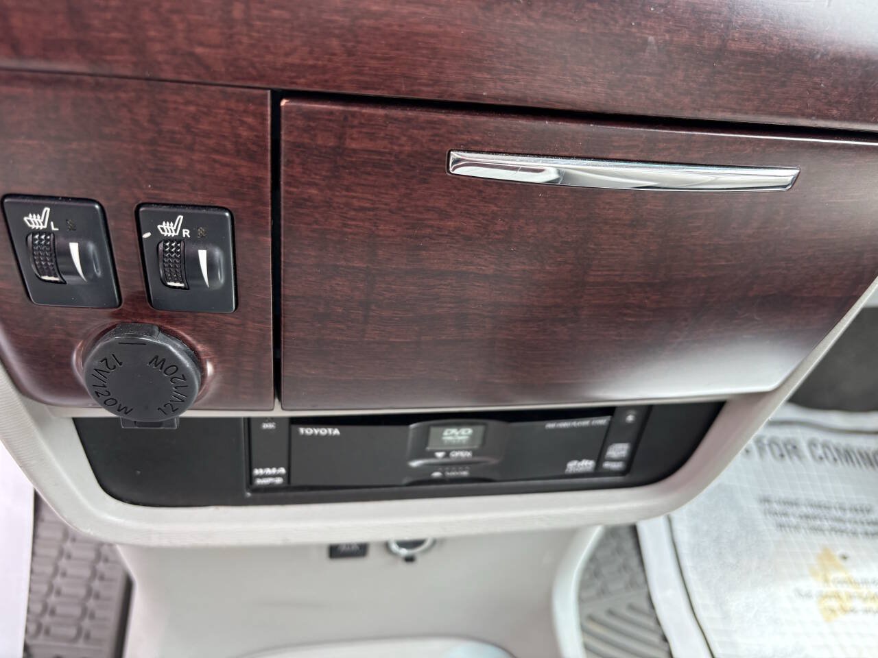 Used 2011 Toyota Sienna XLE w/ Entertainment Pkg FWD image 34