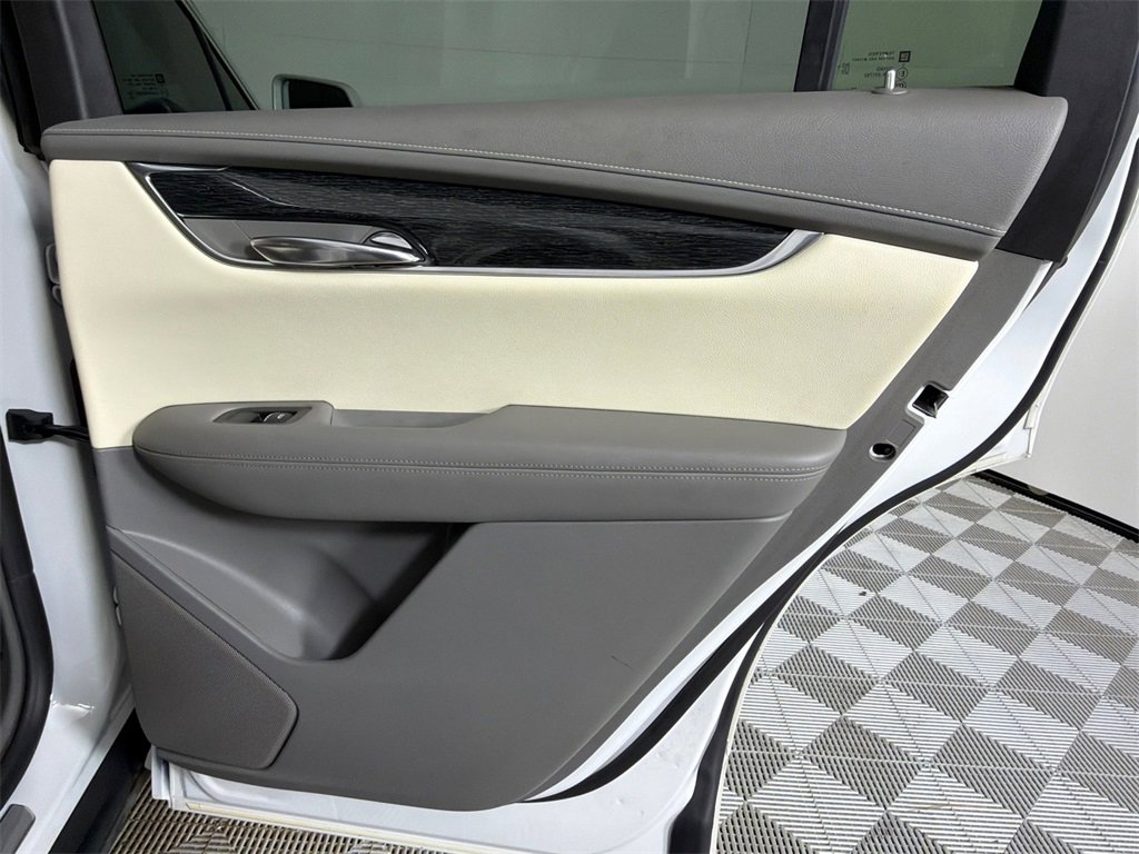 Used 2020 Cadillac XT6 Premium Luxury image 17