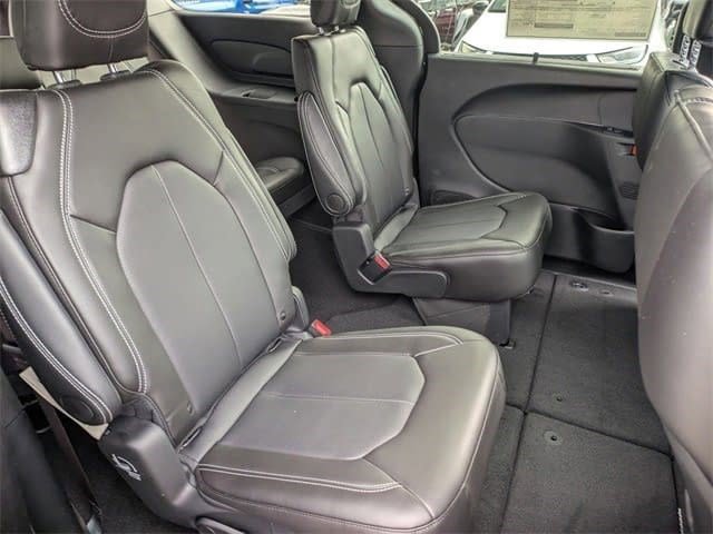 New 2026 Chrysler Pacifica Select FWD image 21