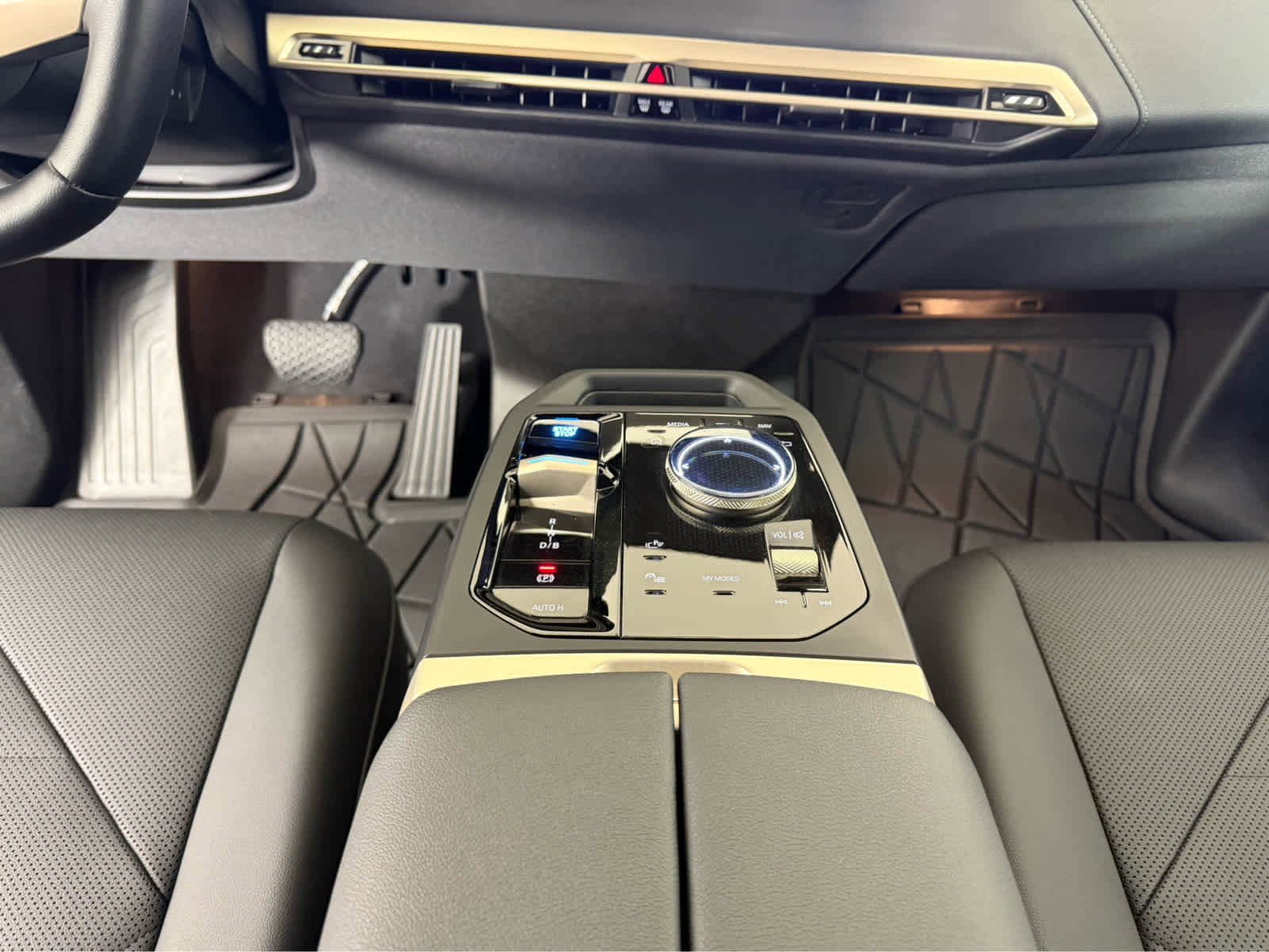 Certified 2025 BMW iX xDrive50 image 13