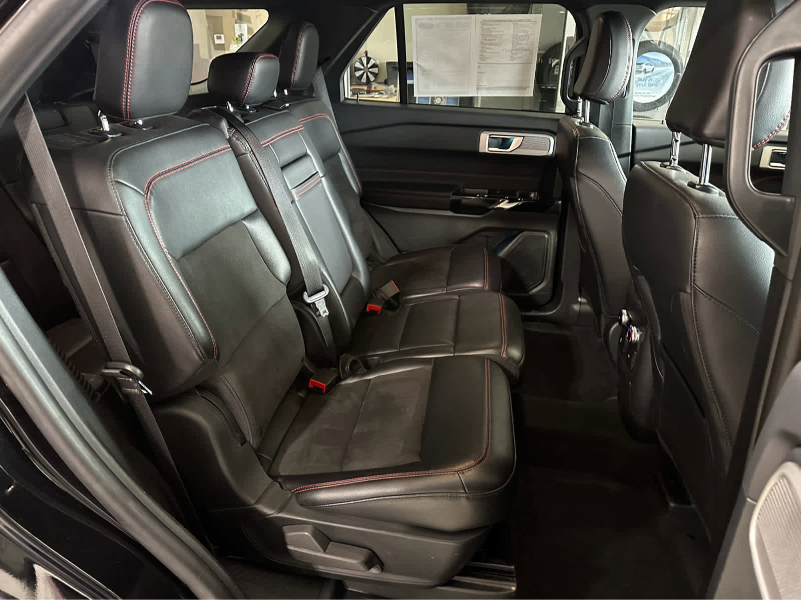 Used 2024 Ford Explorer ST-Line w/ Class IV Trailer Tow Package AWD/4WD image 38