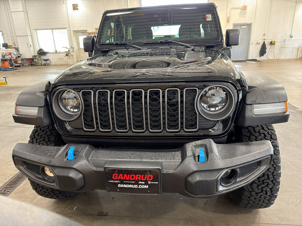 Used 2025 Jeep Wrangler Unlimited Rubicon 4xe w/ Safety Group AWD/4WD image 2