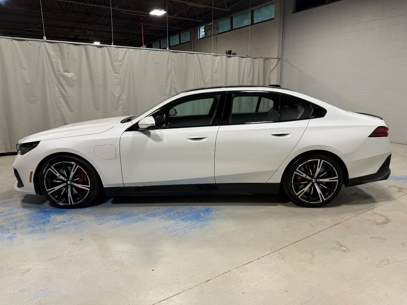 Certified 2026 BMW 550e xDrive w/ Premium Package AWD/4WD image 13