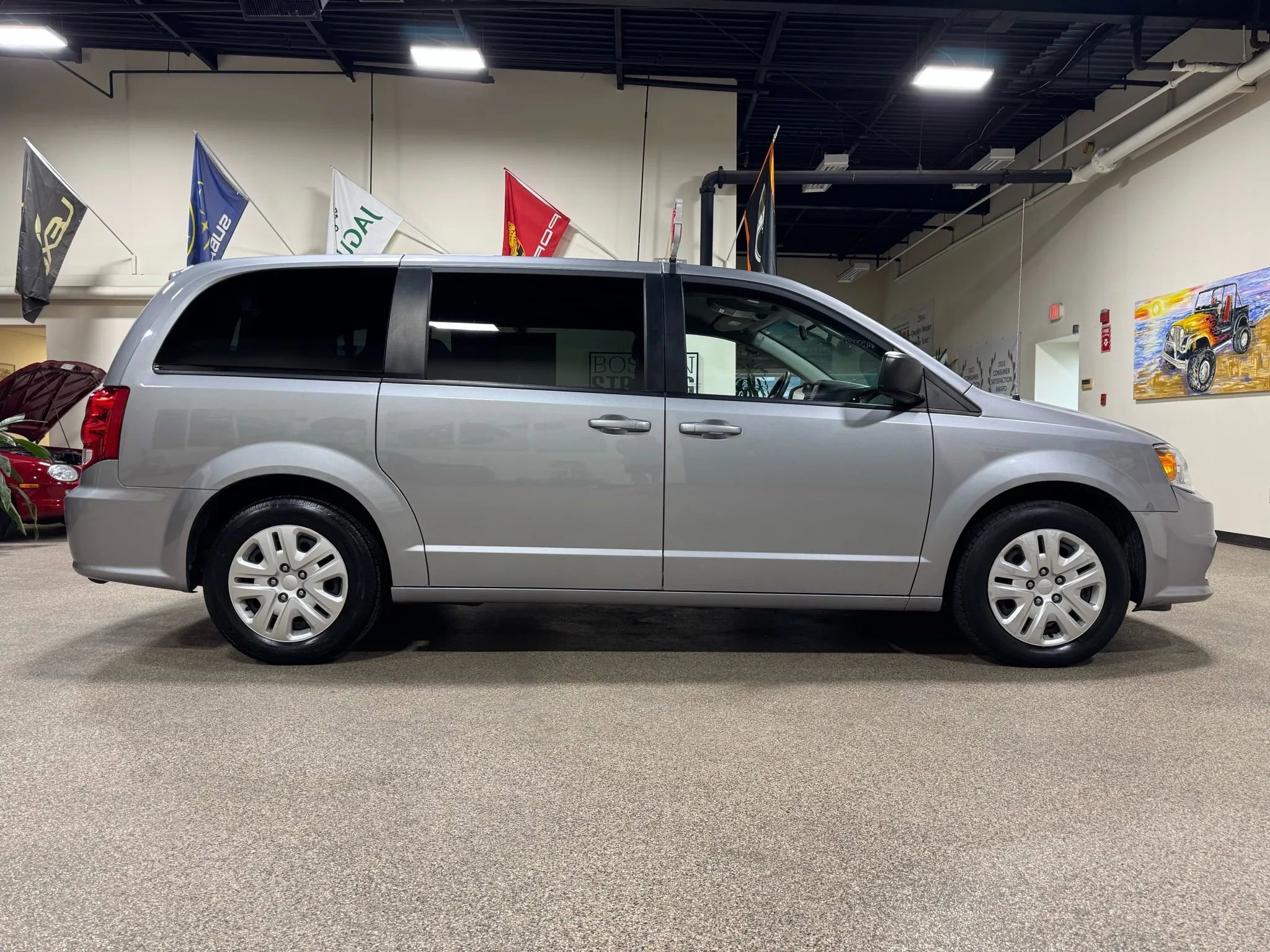 Used 2018 Dodge Grand Caravan SE image 4