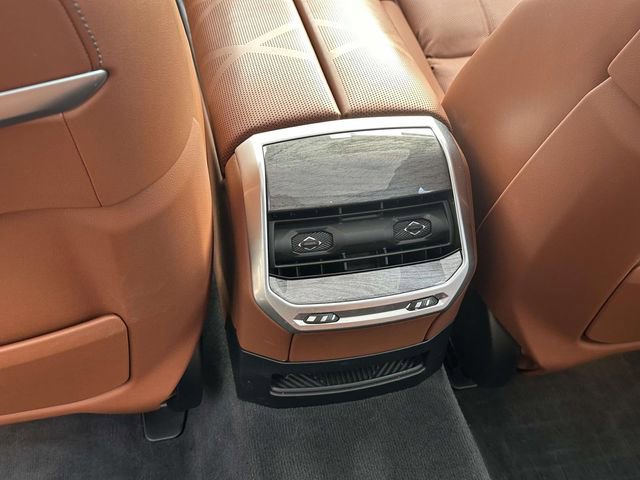 Certified 2025 BMW i7 xDrive60 image 17