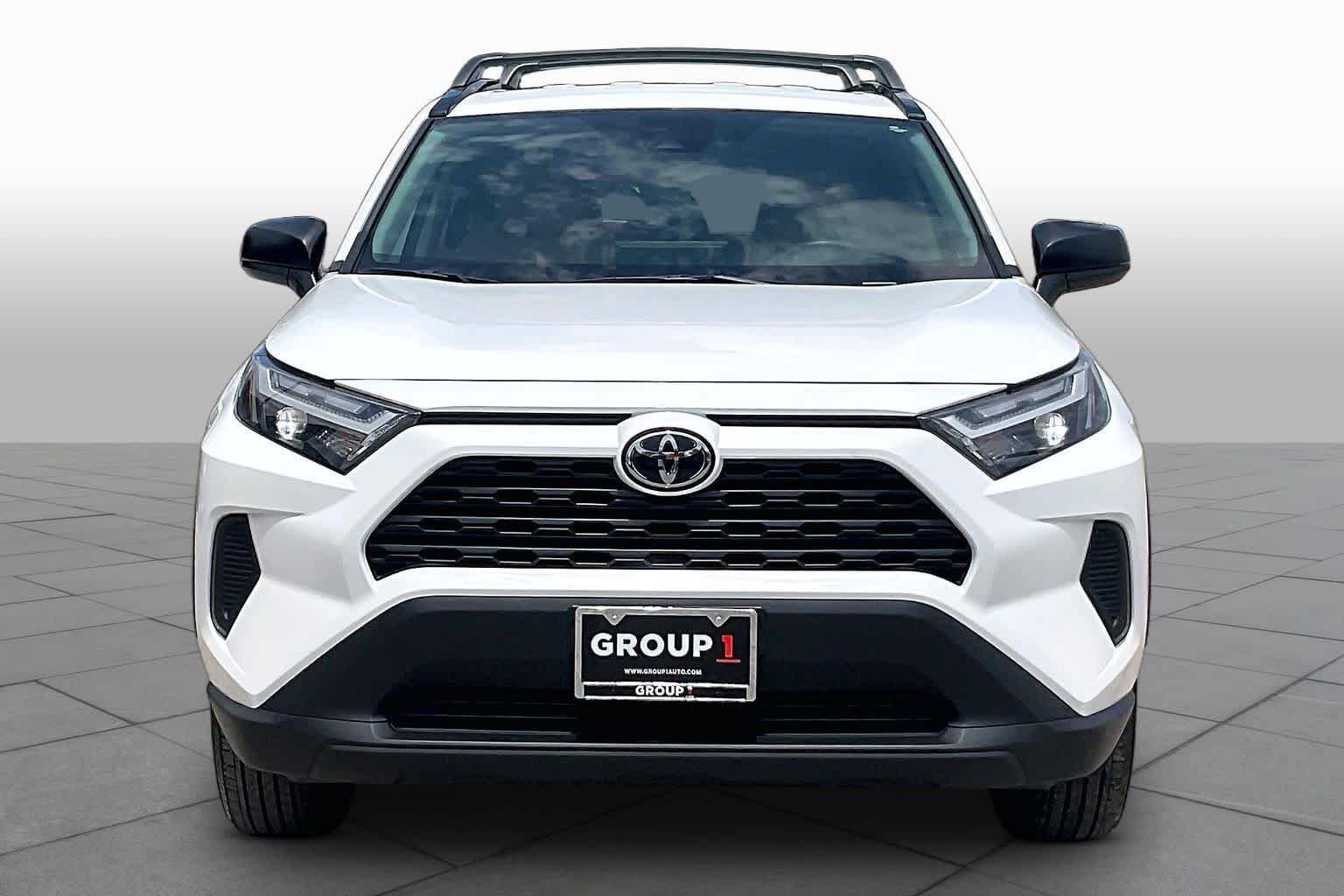 Used 2025 Toyota RAV4 LE AWD/4WD image 4