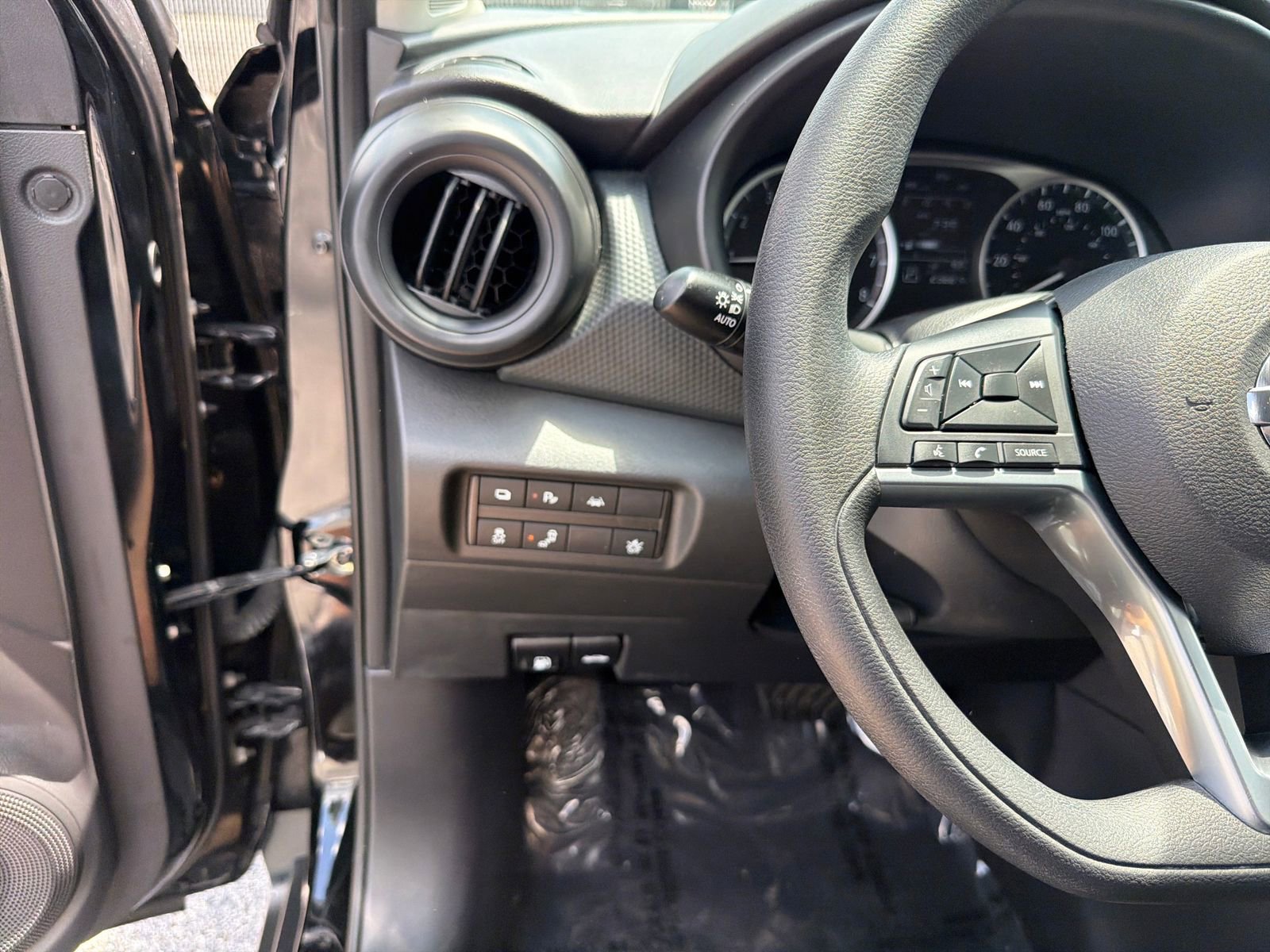 Certified 2021 Nissan Kicks S FWD image 13