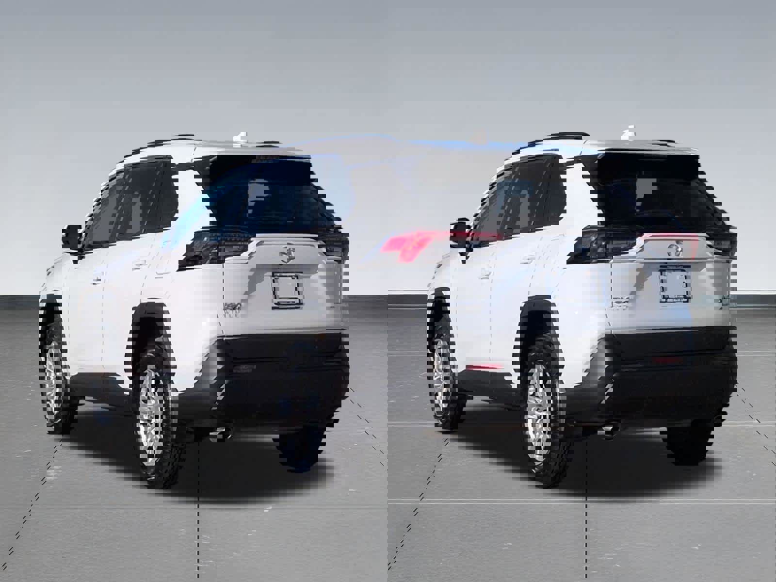 Used 2019 Toyota RAV4 XLE w/ All Weather Liner Package image 4