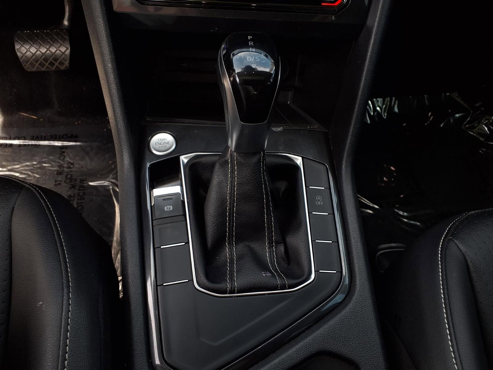 Used 2023 Volkswagen Tiguan SE w/ Panoramic Sunroof Package FWD image 11