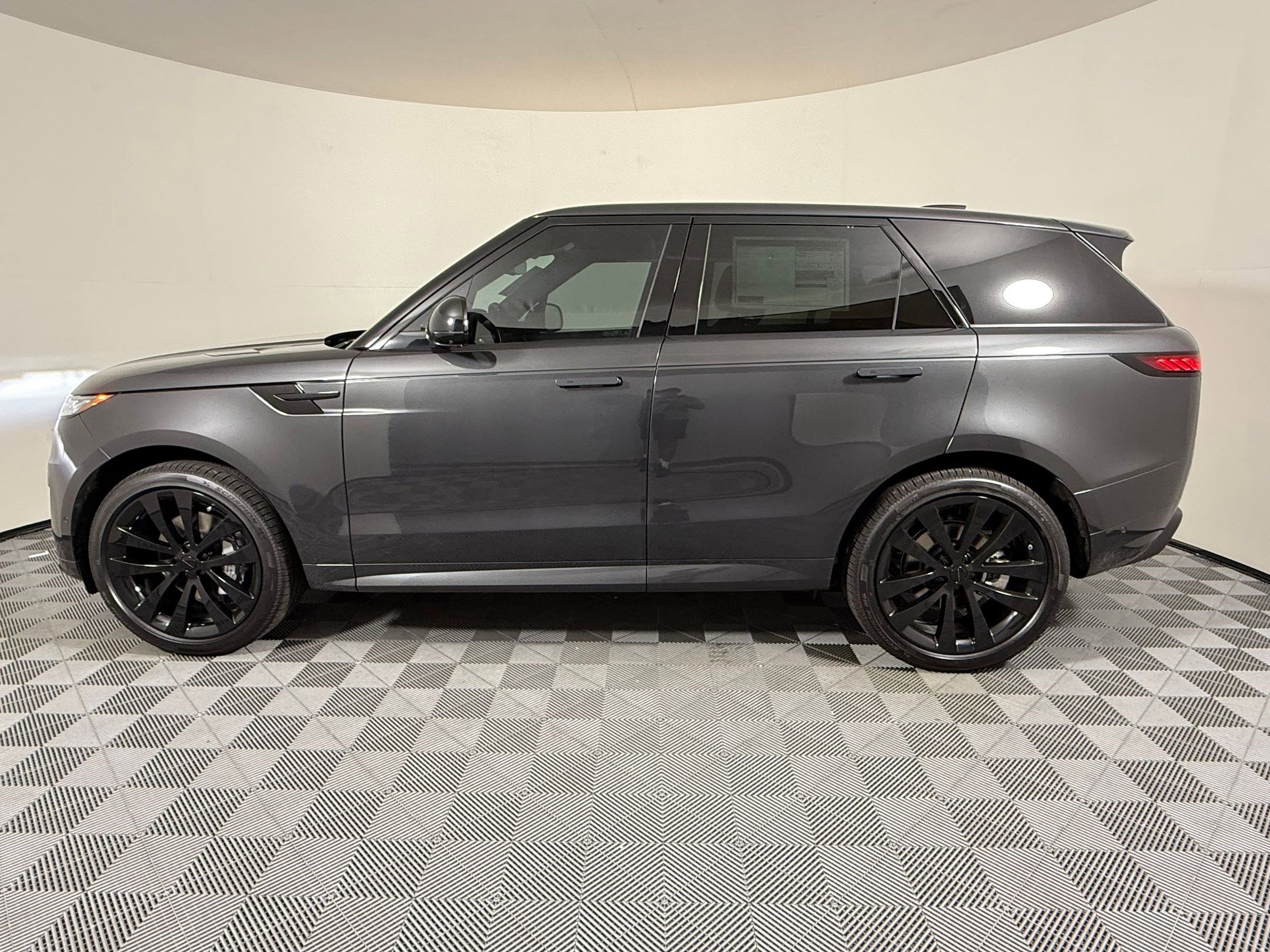 New 2026 Land Rover Range Rover Sport Dynamic SE AWD/4WD image 2