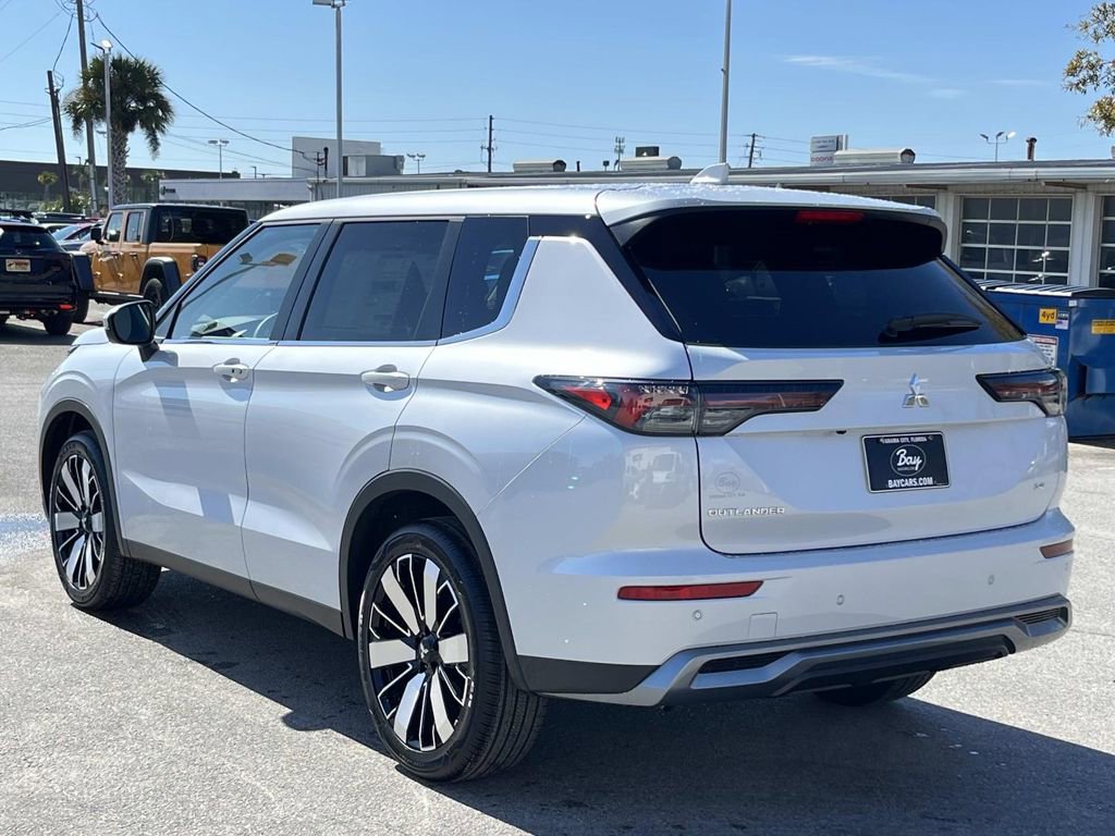 New 2026 Mitsubishi Outlander SE image 3
