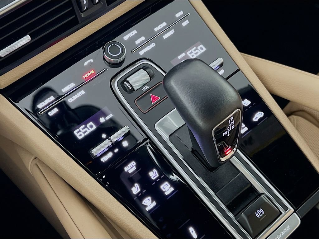 Certified 2023 Porsche Cayenne Platinum Edition image 18