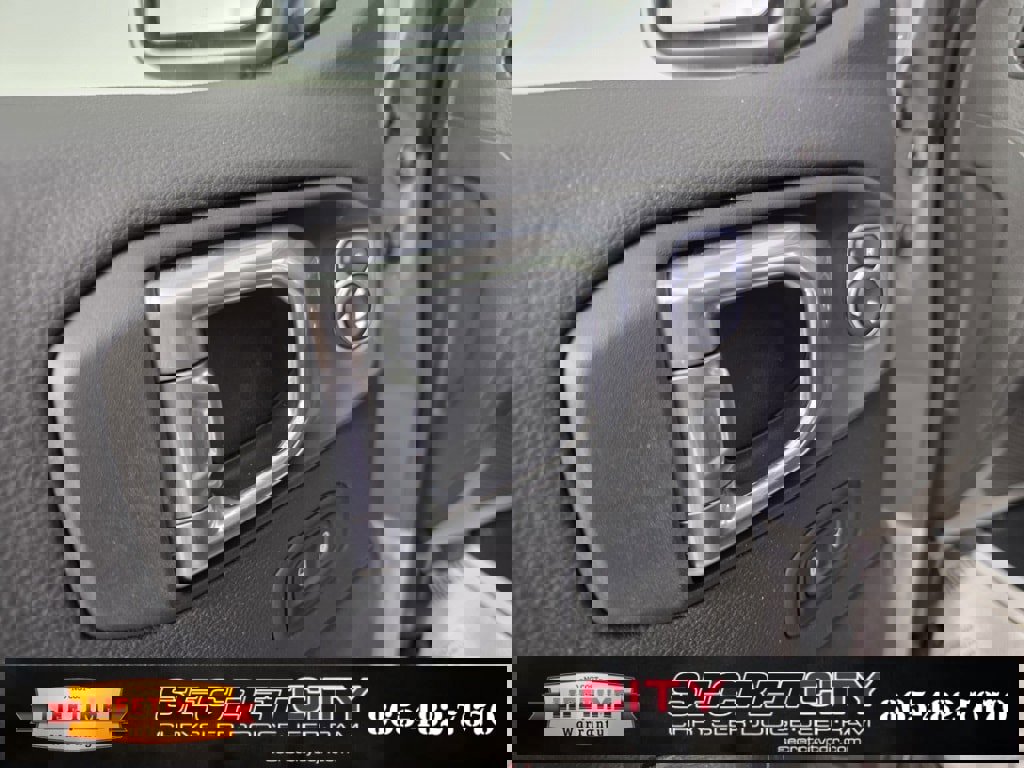 Used 2022 Jeep Wrangler Unlimited Rubicon w/ Dual Top Group image 11