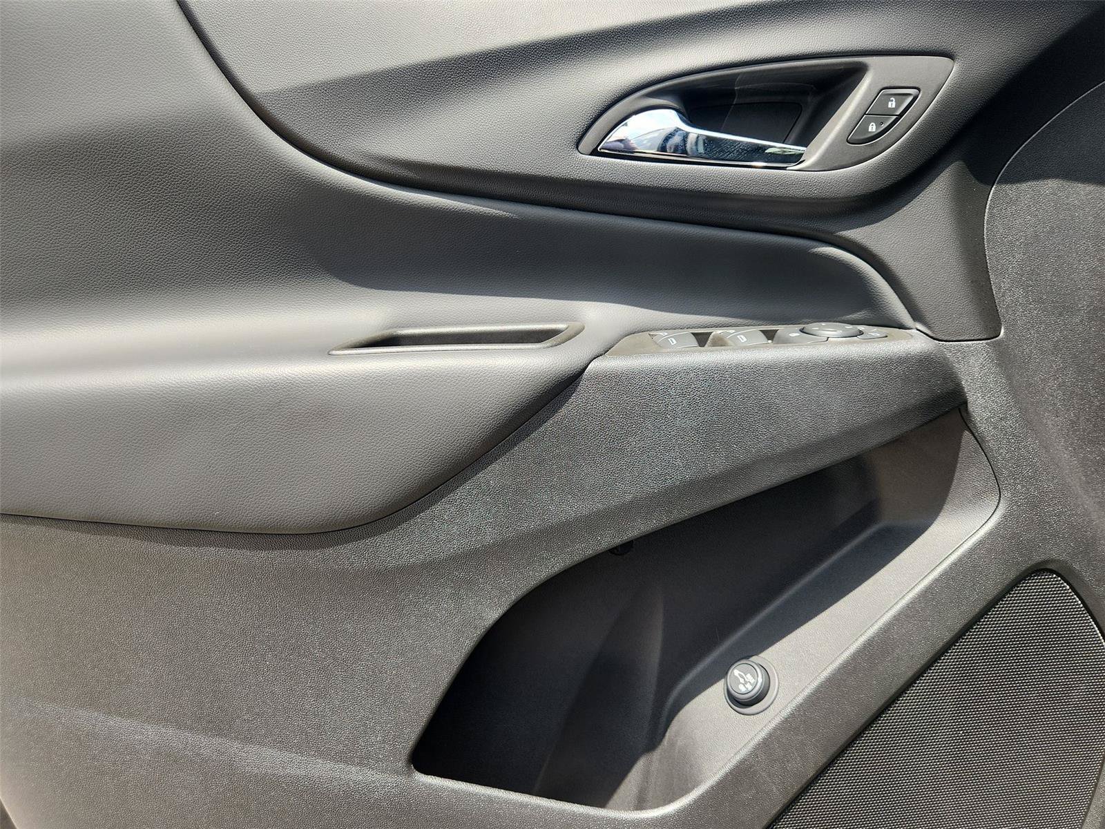 Used 2024 Chevrolet Equinox LT FWD image 21