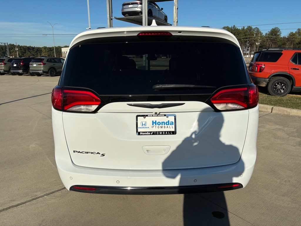 Used 2020 Chrysler Pacifica Touring-L Plus image 7