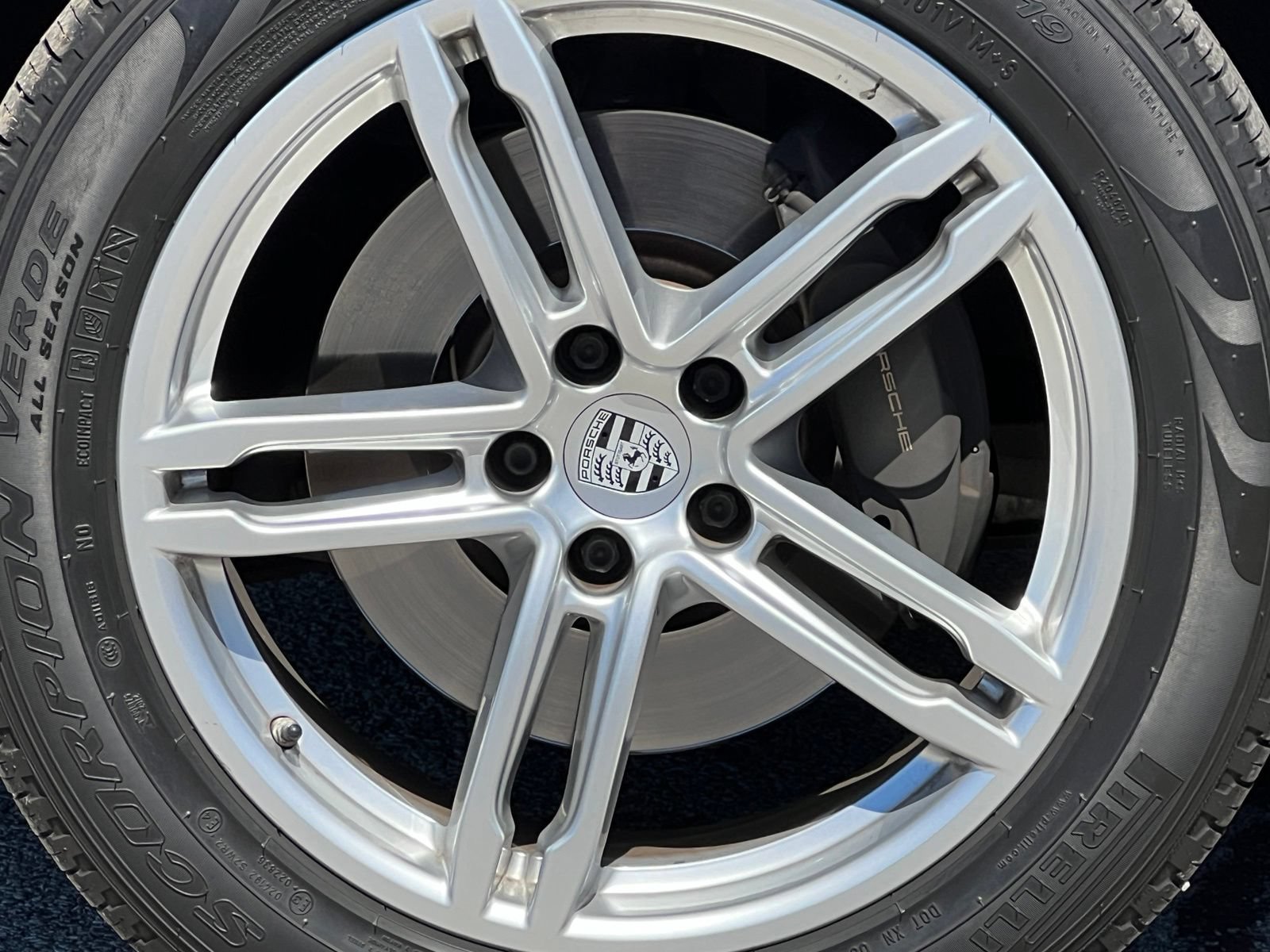 Used 2018 Porsche Macan AWD/4WD image 13