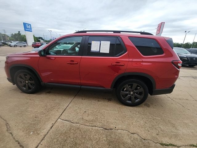 Used 2025 Honda Pilot Sport image 9