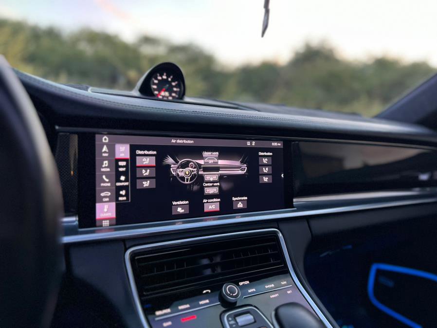 Used 2020 Porsche Panamera GTS image 32