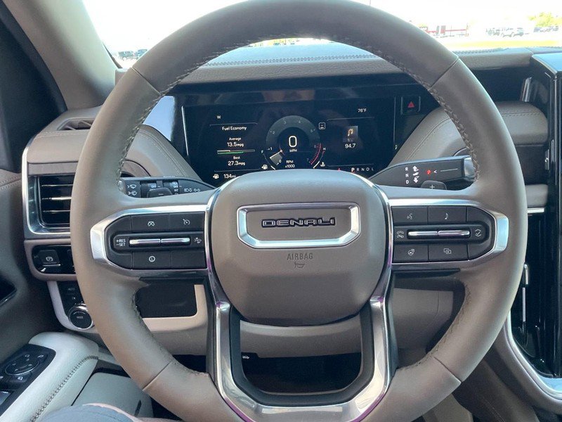 Used 2025 GMC Yukon XL Denali w/ LPO, Illumination Package AWD/4WD image 34