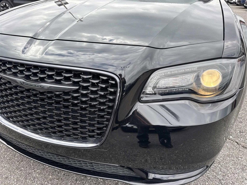 Used 2022 Chrysler 300 Touring w/ Sport Appearance Package image 3