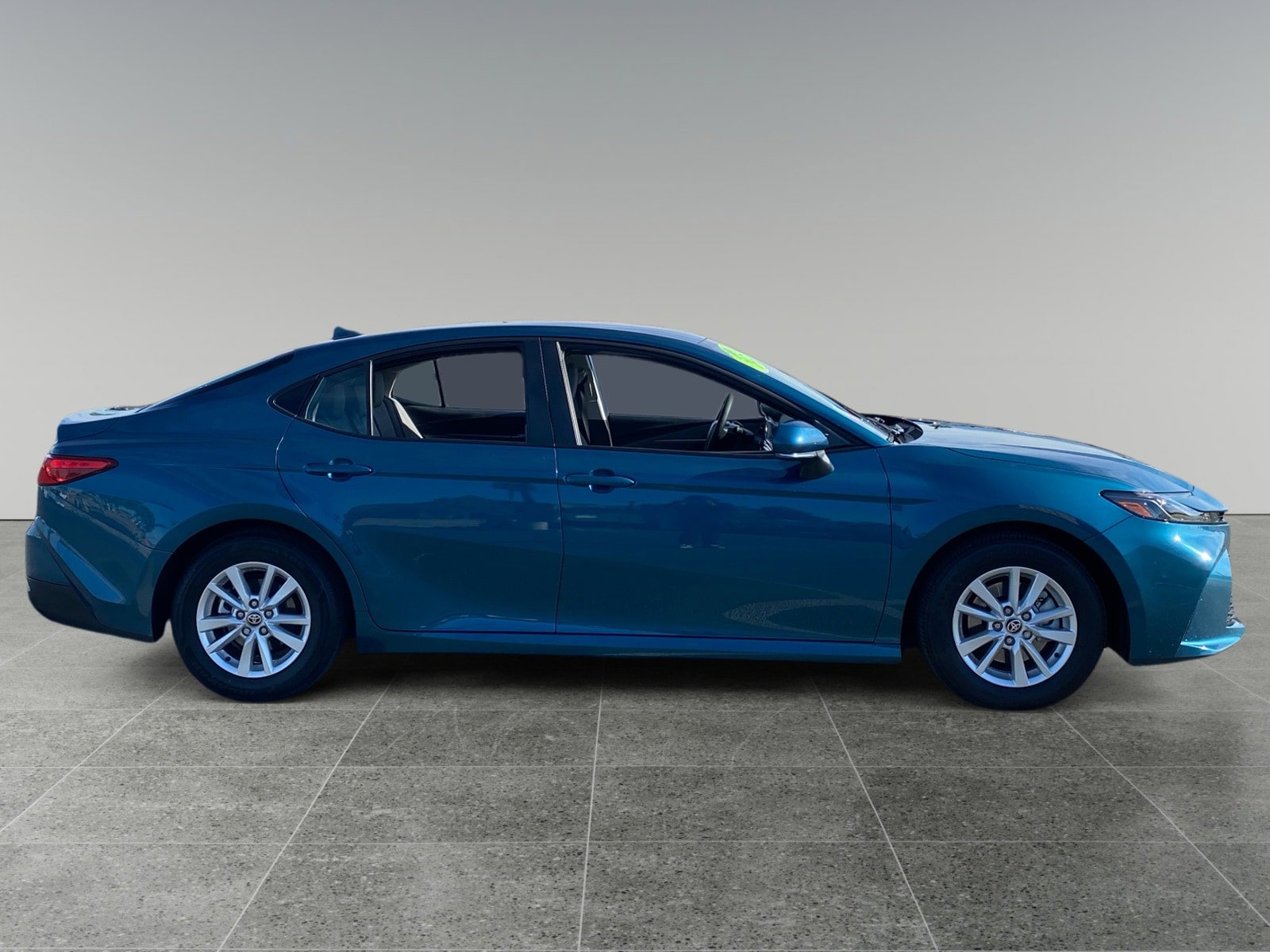 Used 2025 Toyota Camry LE w/ Convenience Package image 6