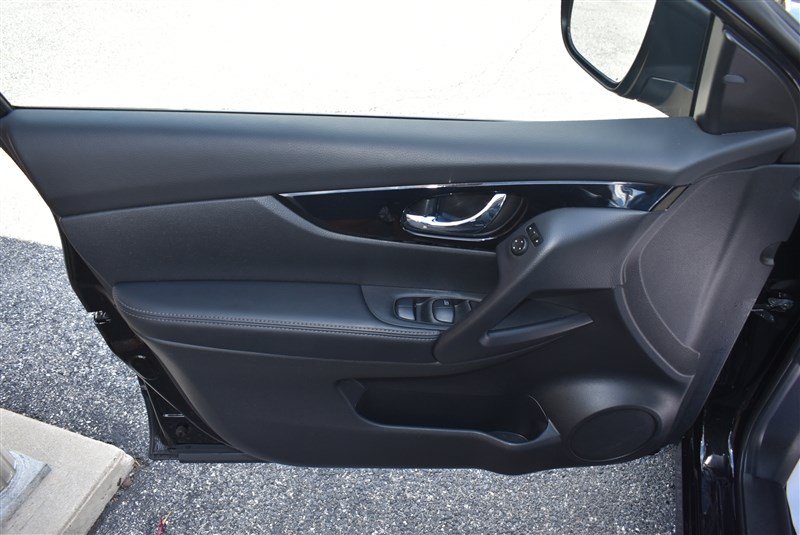 Used 2019 Nissan Rogue Sport SV w/ Technology Package AWD/4WD image 10