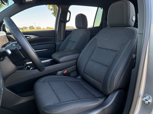Used 2025 Chevrolet Traverse LT FWD image 24