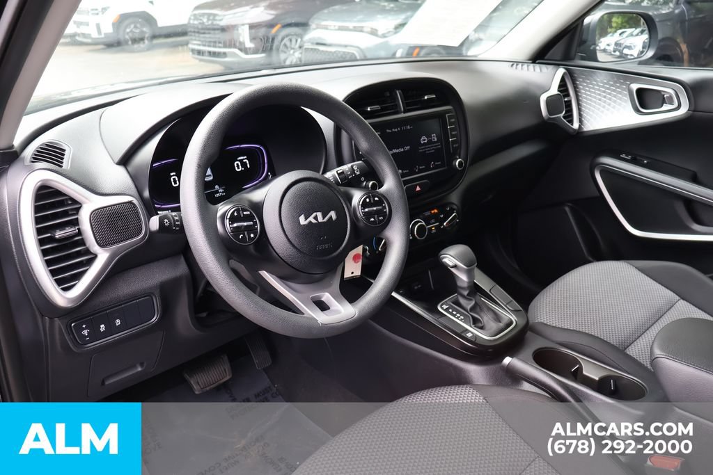 Used 2025 Kia Soul LX w/ LX Technology Package FWD image 9
