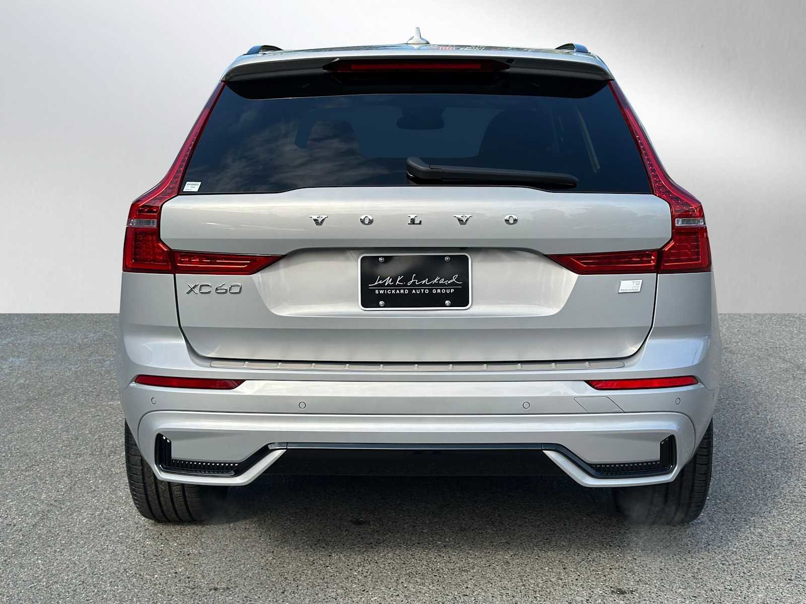 Certified 2023 Volvo XC60 T8 Ultimate w/ Climate Package image 6