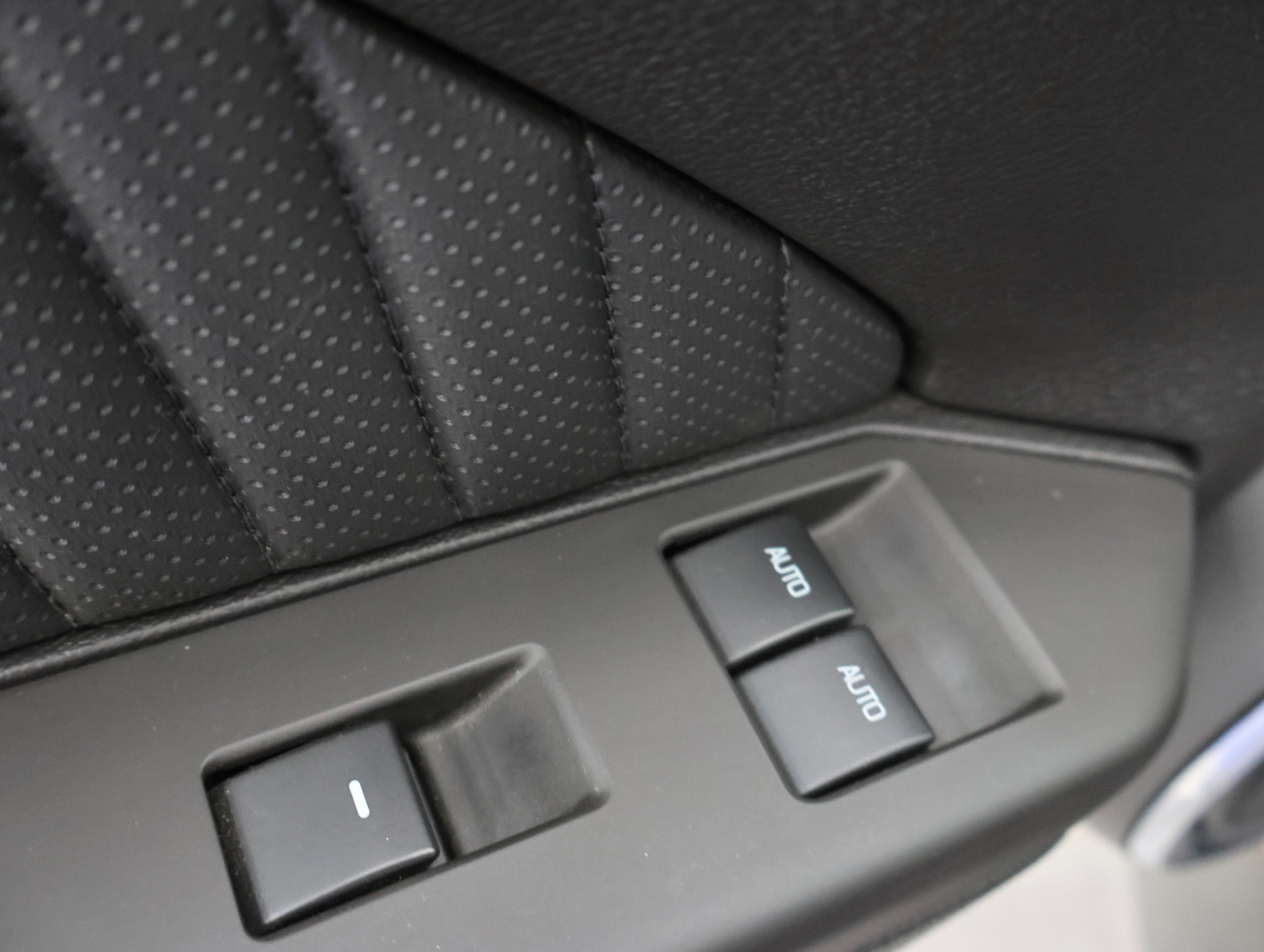 Used 2013 Ford Mustang Shelby GT500 RWD image 34