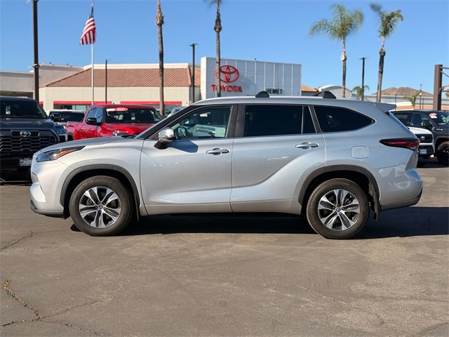 Used 2024 Toyota Highlander XLE image 9