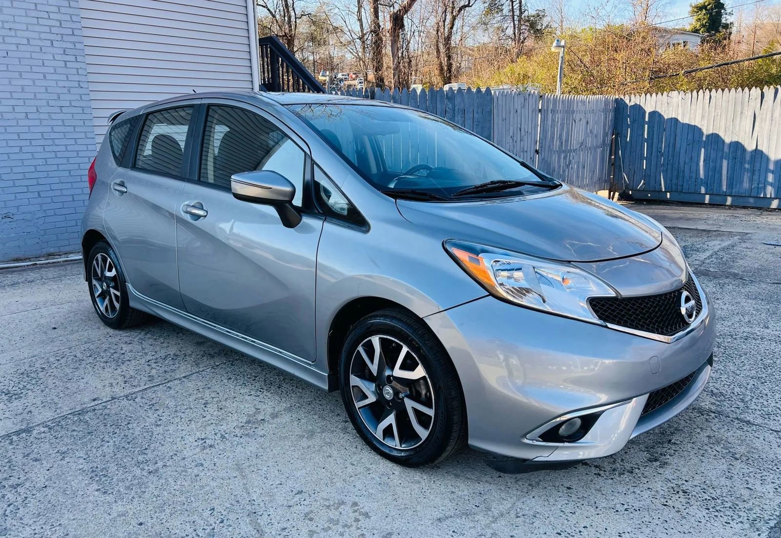 Used 2015 Nissan Versa Note SR w/ Chrome Package image 4