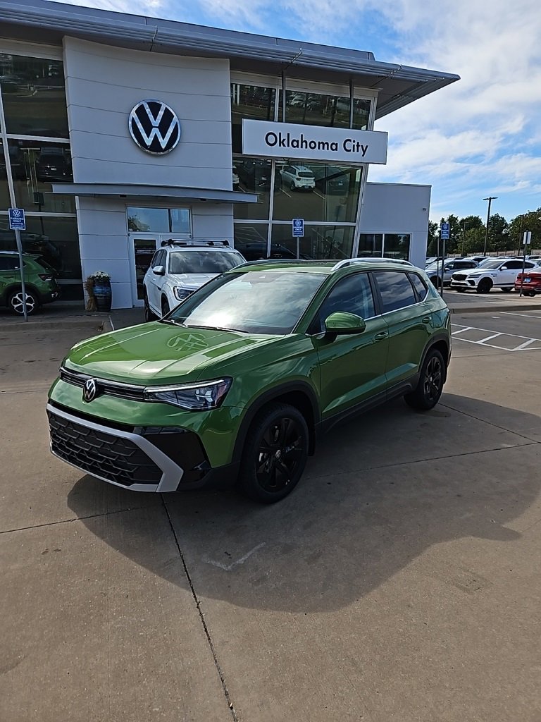 New 2025 Volkswagen Taos SE