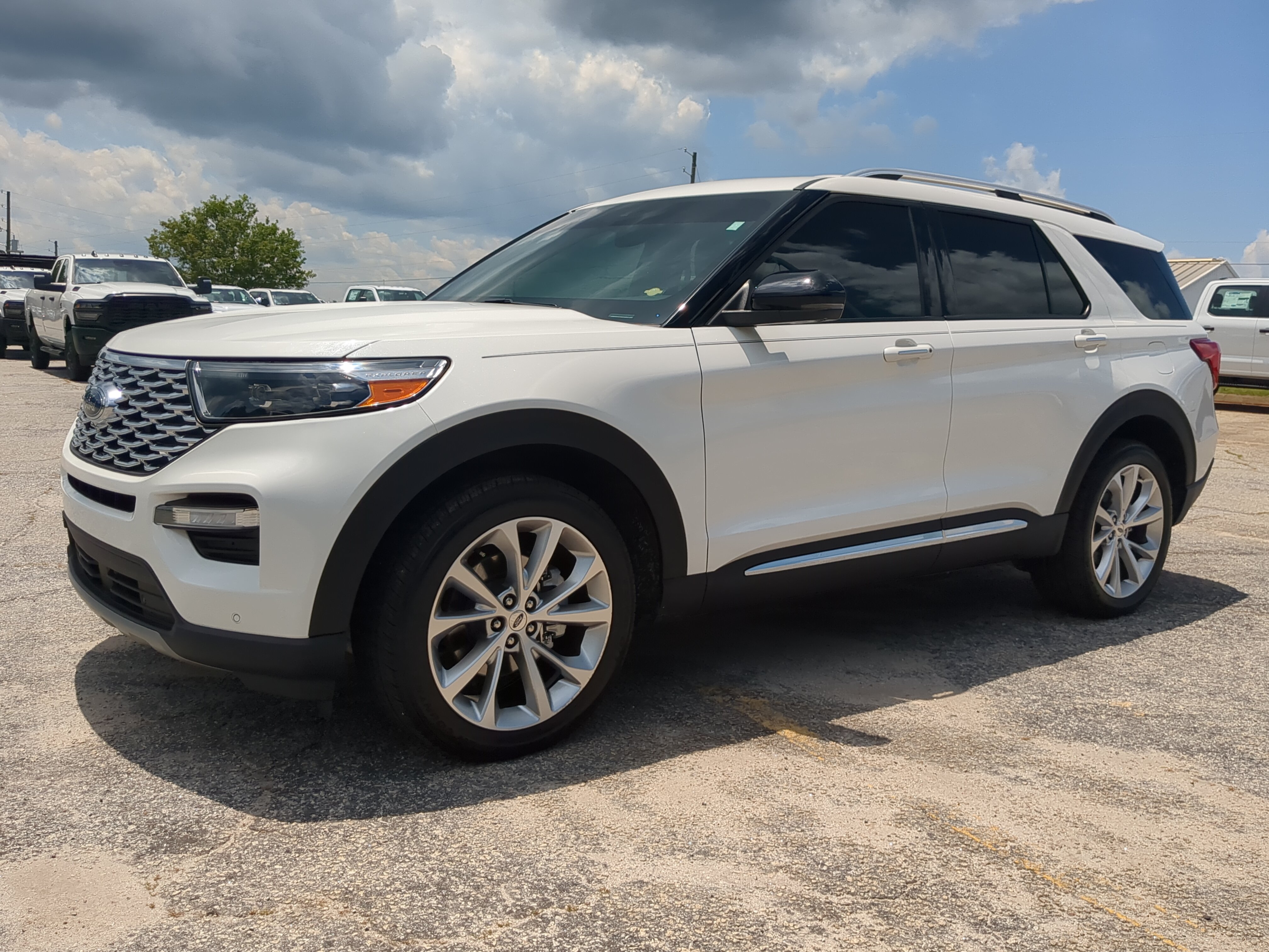 Certified 2023 Ford Explorer Platinum w/ Technology Package AWD/4WD image 6