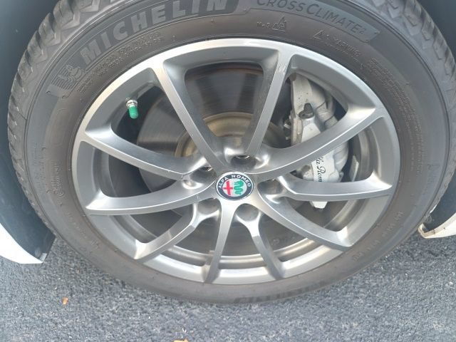Used 2018 Alfa Romeo Giulia AWD image 11
