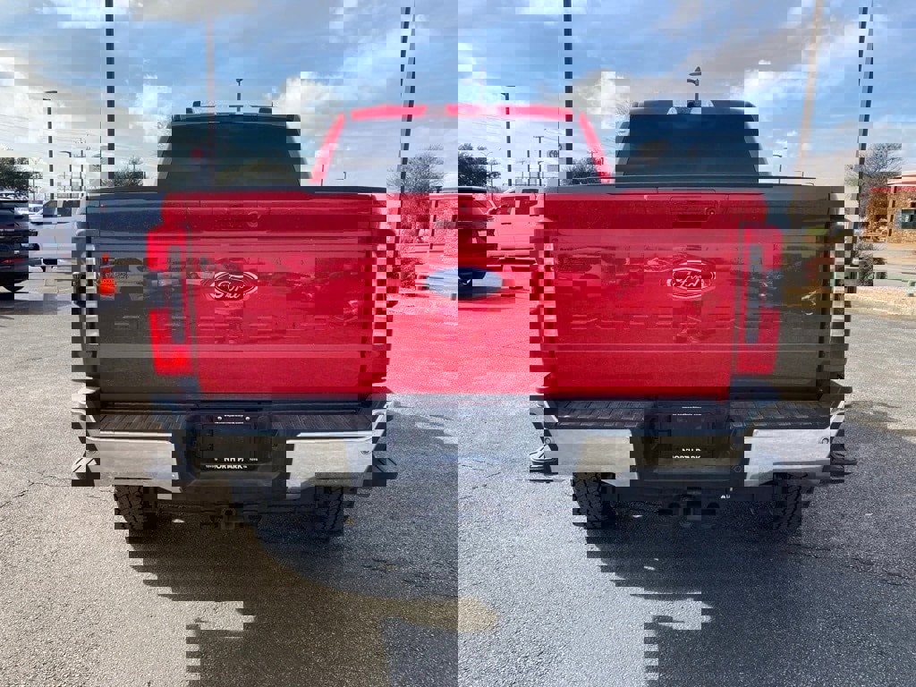 Used 2025 Ford F250 Lariat w/ Chrome Package image 6