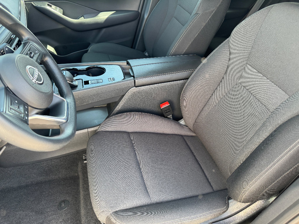 Used 2024 Nissan Rogue S FWD image 16