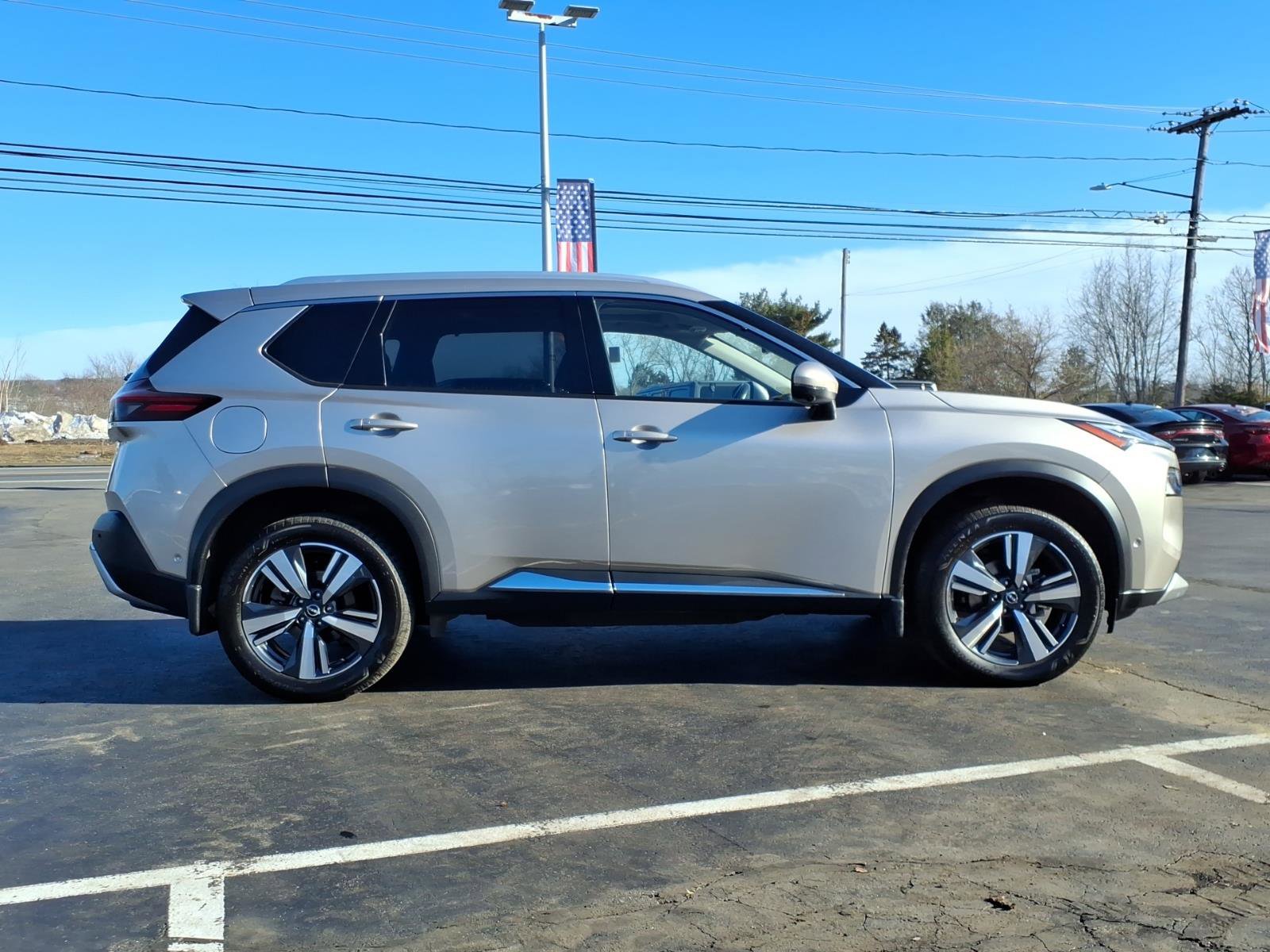 Used 2022 Nissan Rogue Platinum w/ Head-Up Display Package image 2