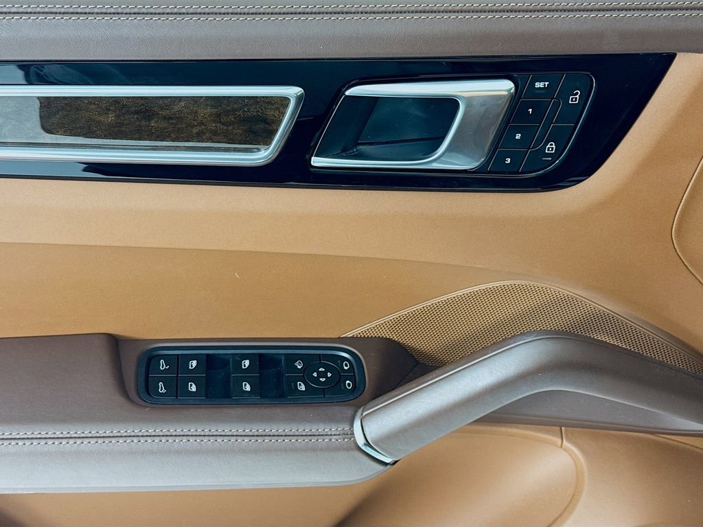 Certified 2023 Porsche Cayenne S Platinum AWD/4WD image 11