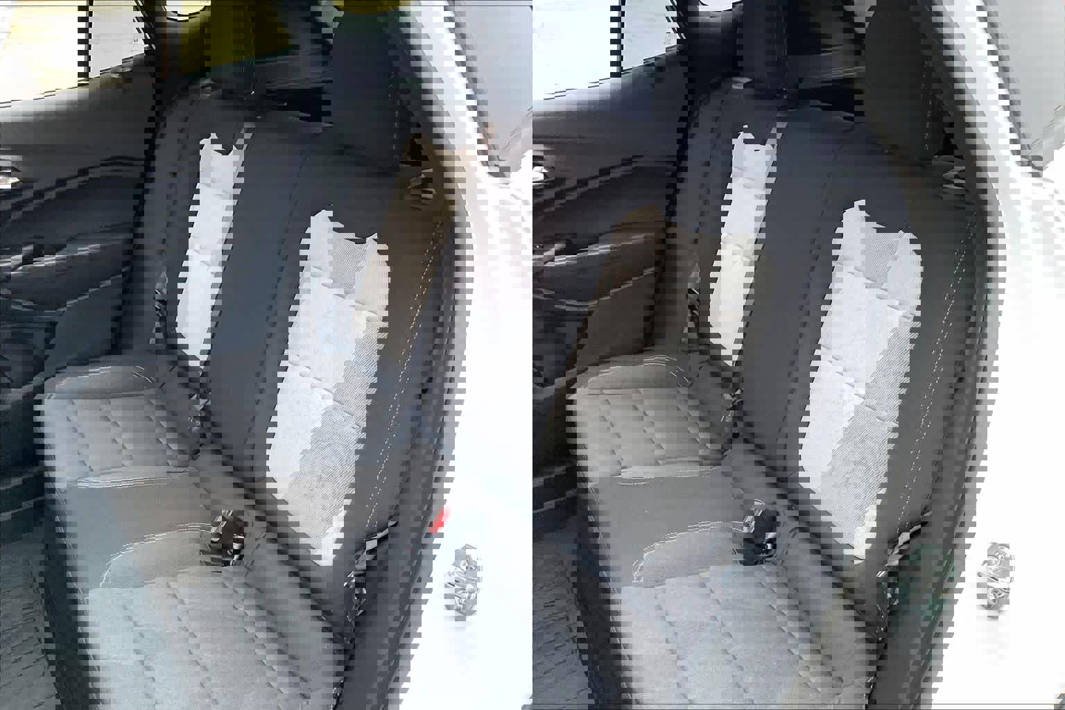 Certified 2025 Chevrolet Trax RS w/ Driver Confidence Package image 21