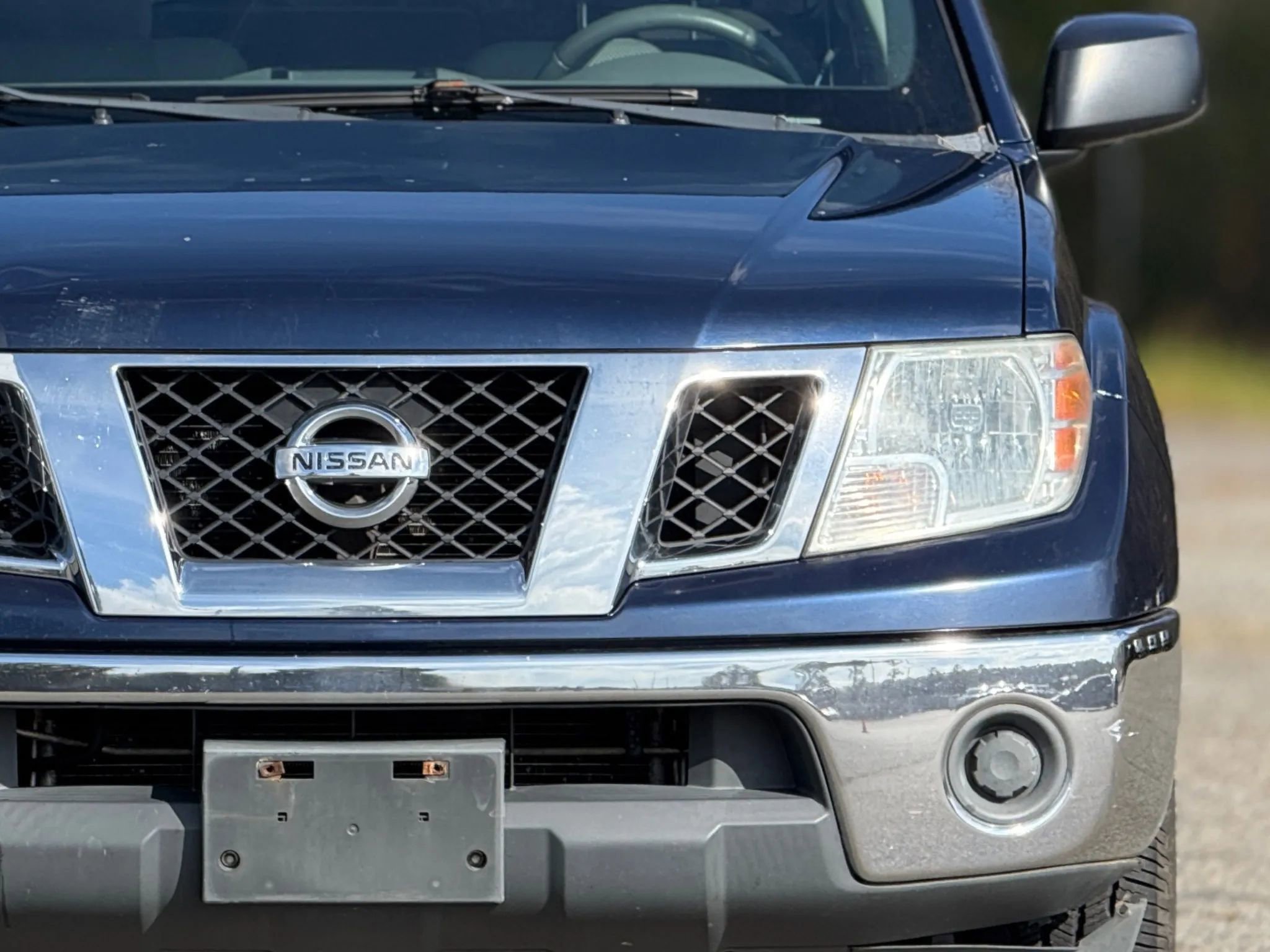 Used 2011 Nissan Frontier SV image 12