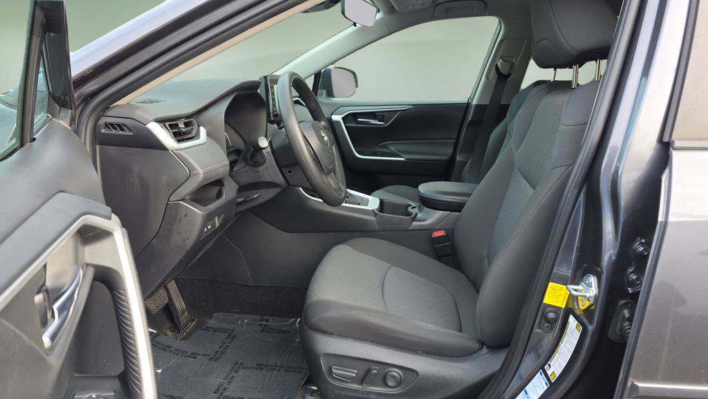 Used 2022 Toyota RAV4 XLE image 10