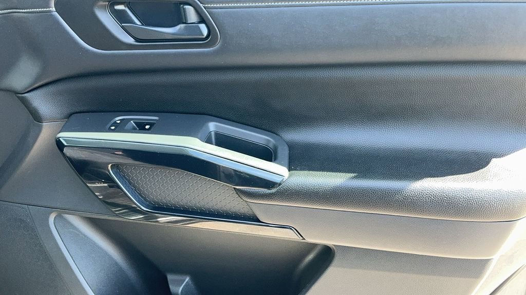 Used 2024 Nissan Pathfinder SV image 18