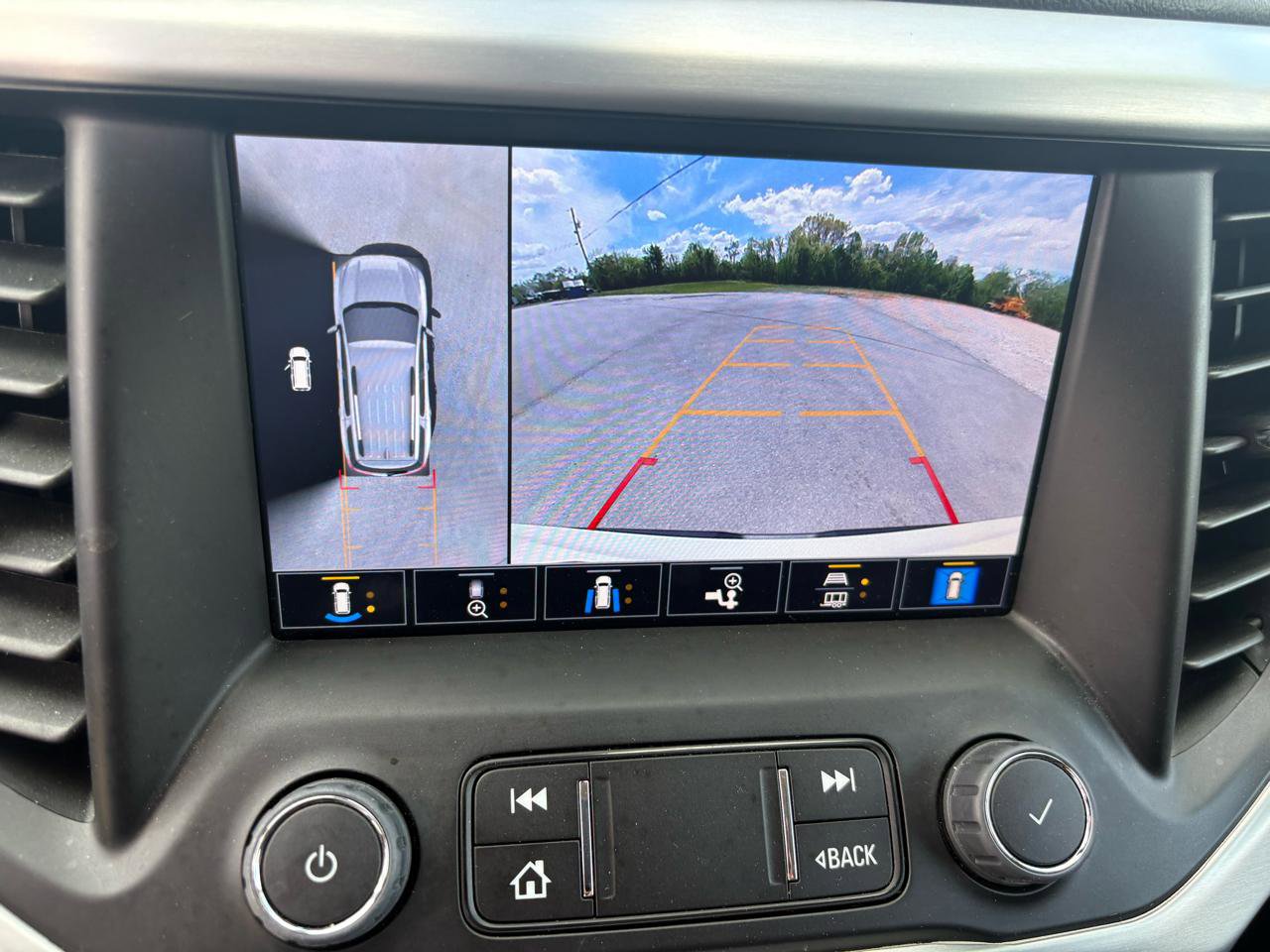 Used 2023 GMC Acadia SLT w/ Technology Package image 25