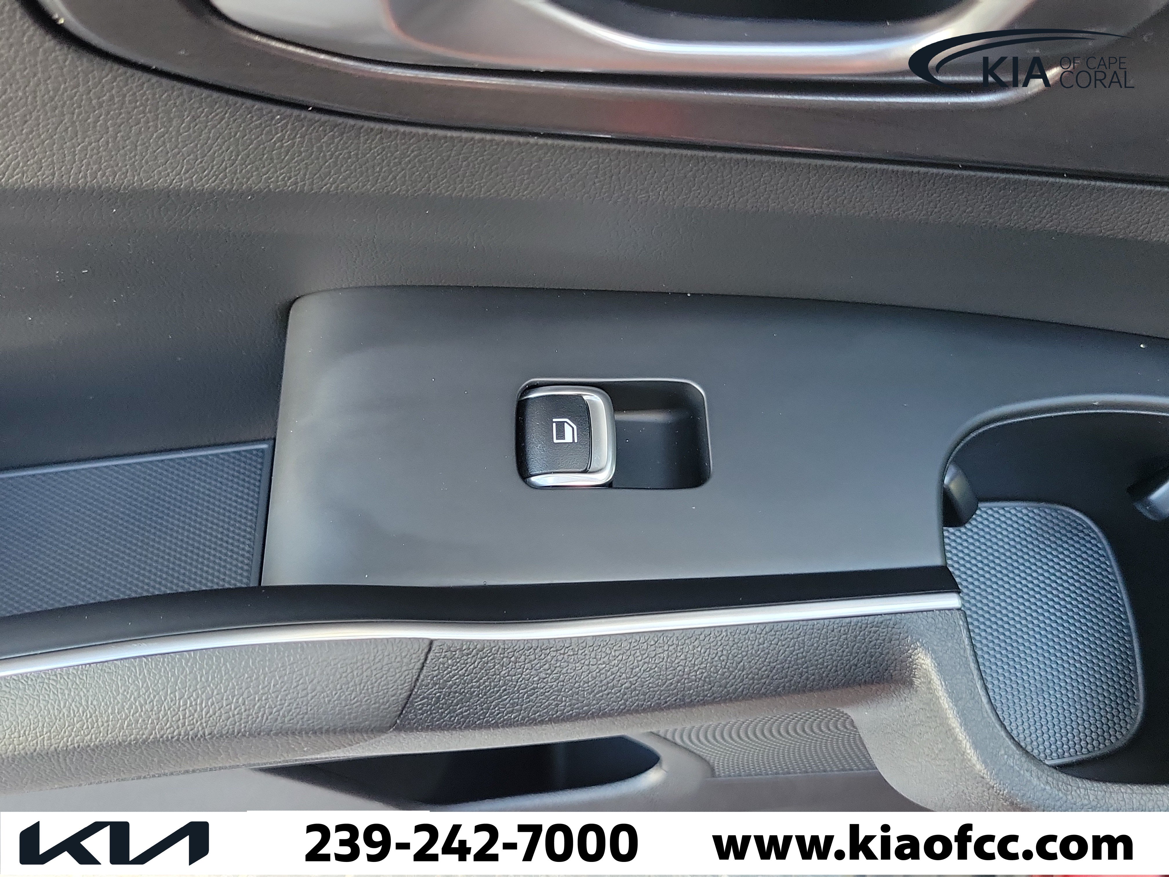 Certified 2025 Kia Sorento S w/ Panoramic Sunroof Package FWD image 15