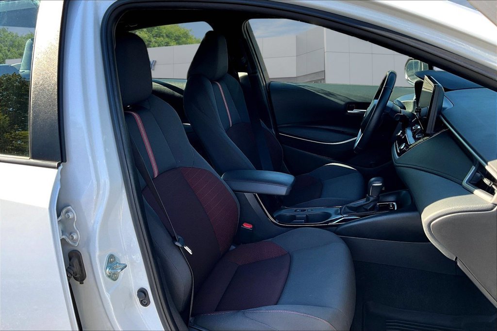 Used 2024 Toyota Corolla SE w/ SE Convenience Package FWD image 30