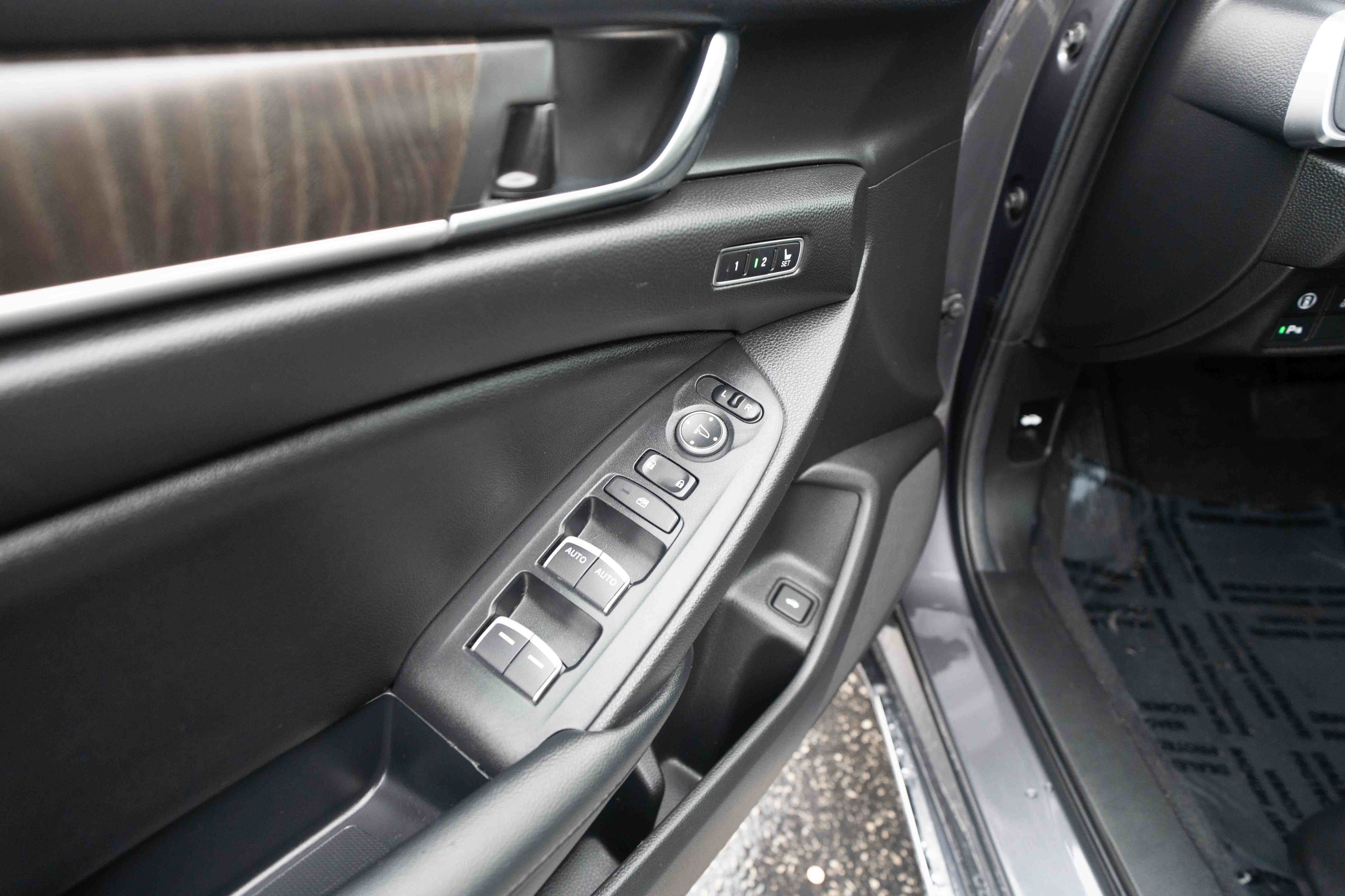 Used 2022 Honda Accord Touring image 7