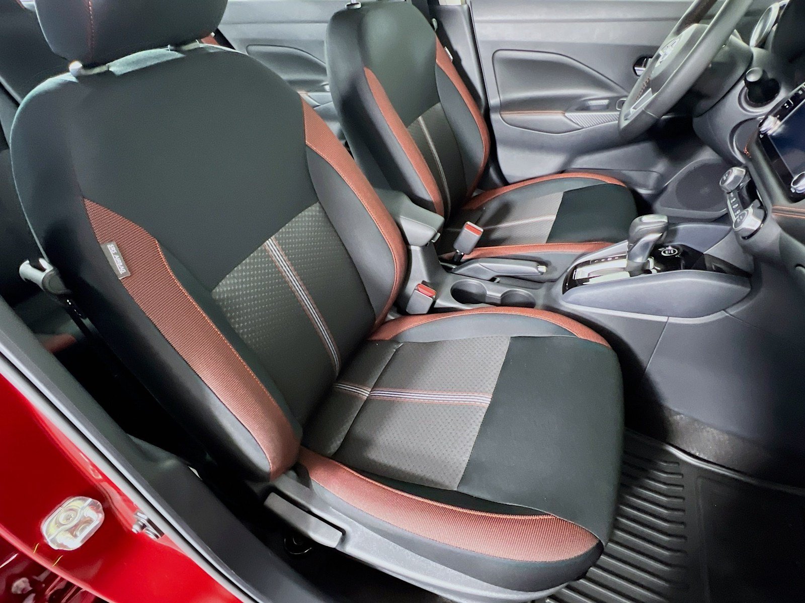 New 2025 Nissan Versa SR w/ Trunk Package FWD image 21