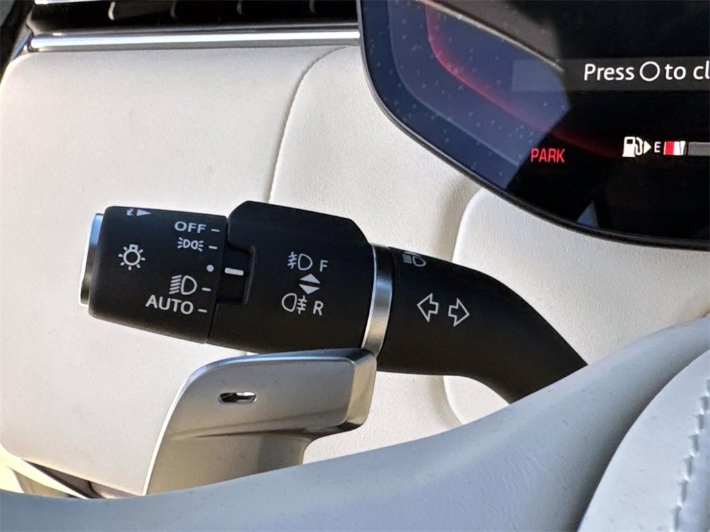 New 2026 Land Rover Range Rover Long Wheelbase SE image 29